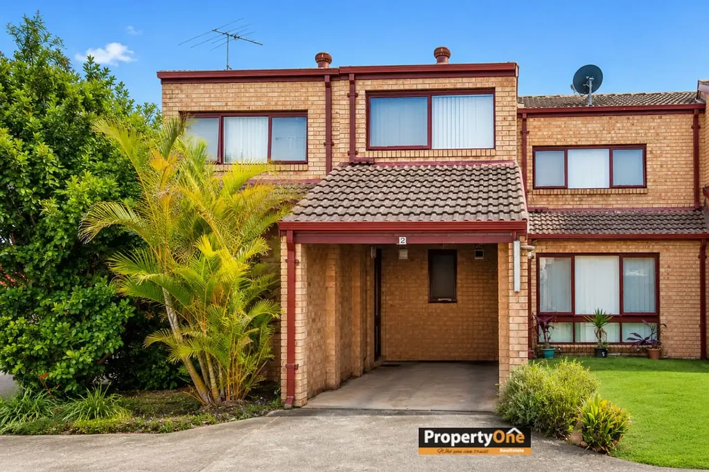 3-bed townhouse next to Ingleburn Station.