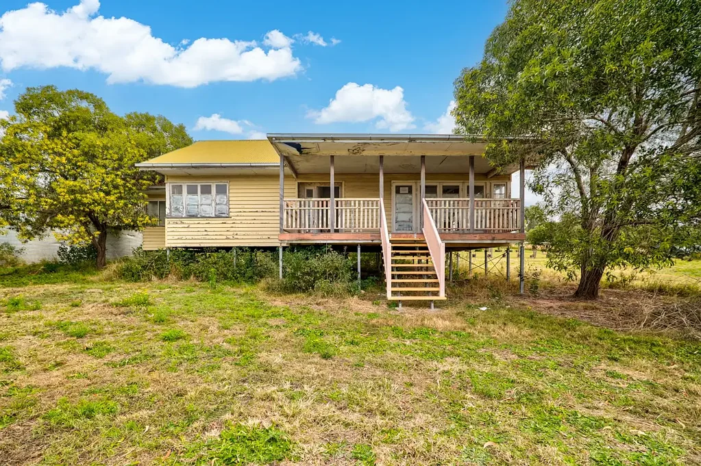 Lowood 3ਬੈੱਡਰੂਮ Renovators Dream on 2.37 Acres Just Moments from Town!