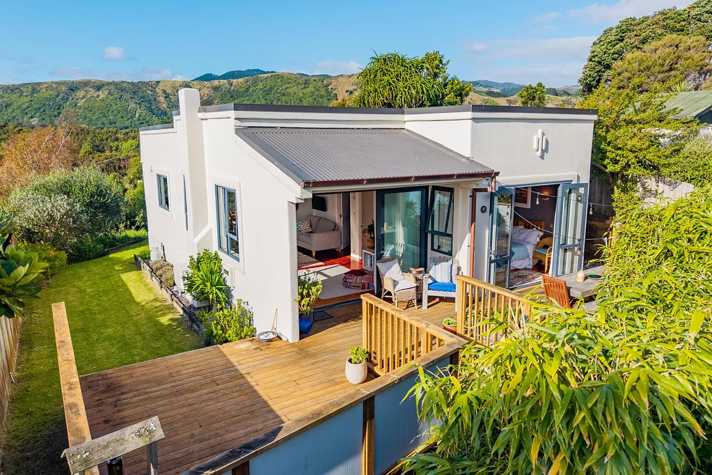 Raumati South 2房  Rare Raumati South Find