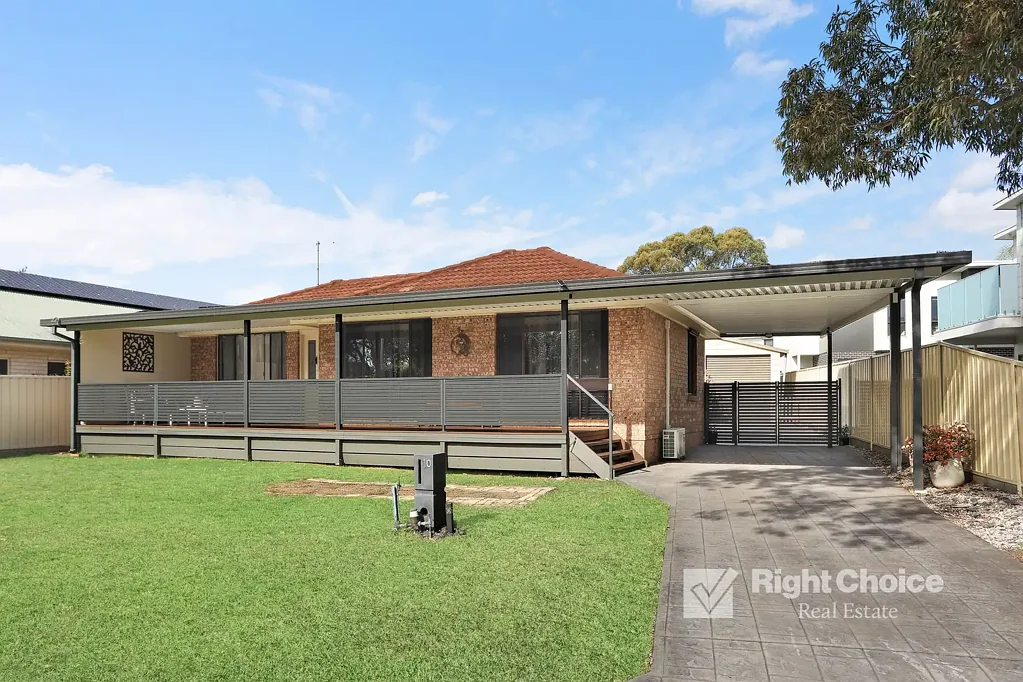 Albion Park 5Kwarto Family Oasis with Pool, Studio & Exceptional Space on 872sqm Block (Approx.)