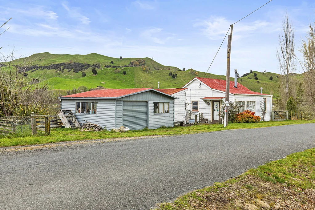 Taihape and Surrounds  Estate sale, home with land and sheds