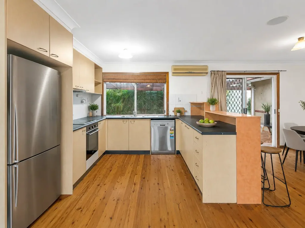 Albion Park 3Kwarto Peaceful Location Adjoining Reserve in Sought After Cul-De-Sac