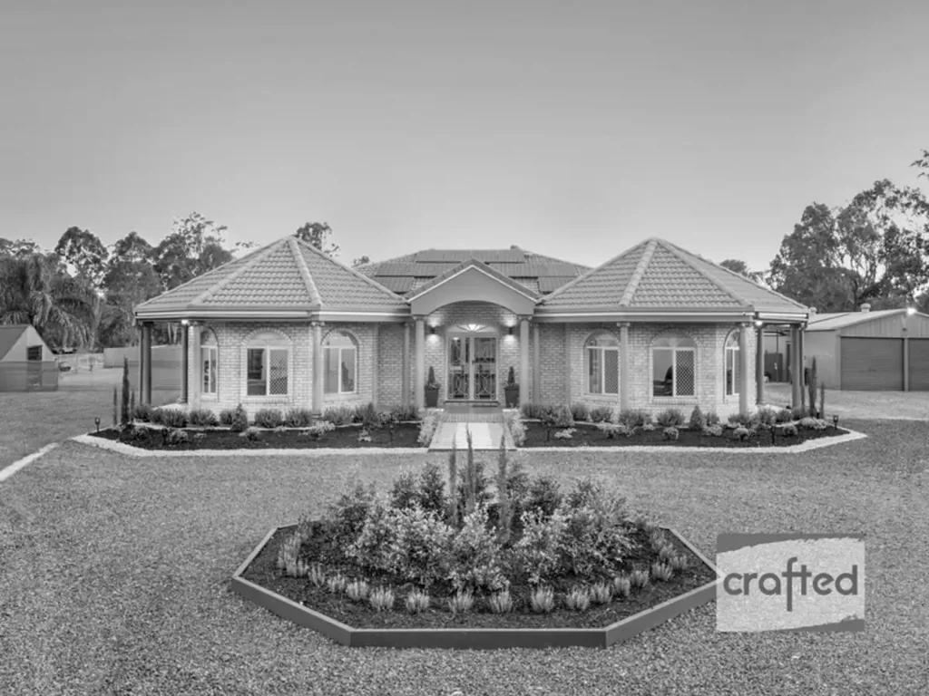 North Maclean 5कमरा acreage life 🍃 | Prestigious River Front Manor / Picture Perfect with Ample Shed Life & Space to Escape