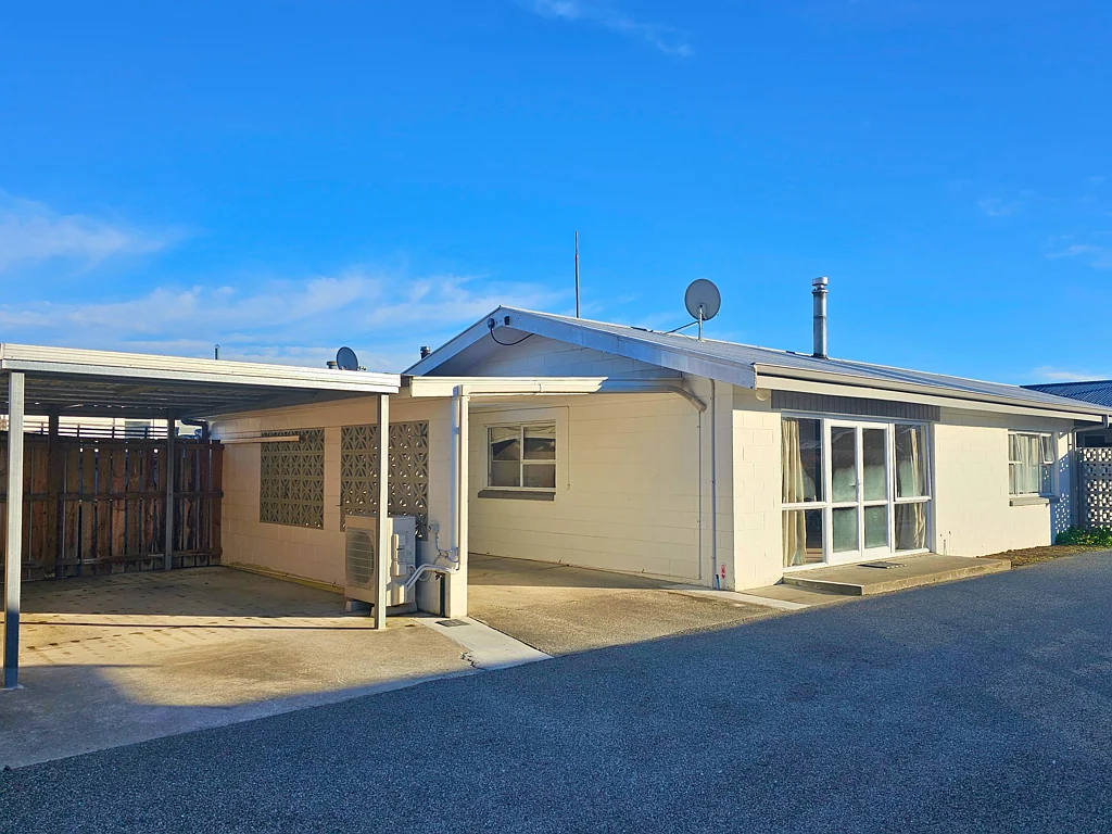 Sunny & Convenient Two-Bedroom Home