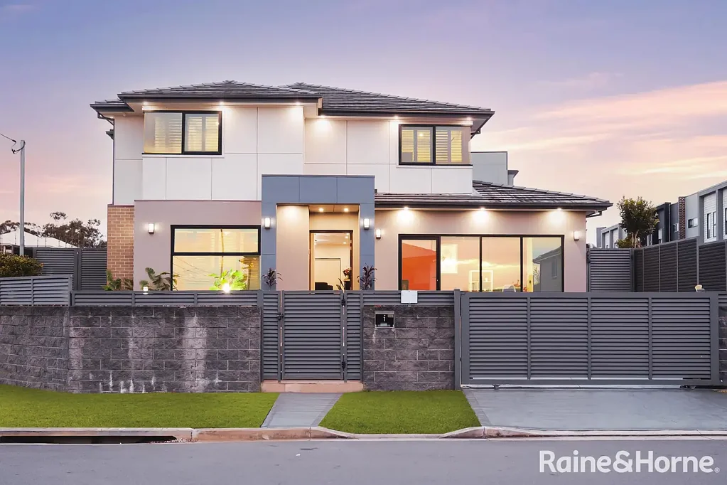 Glenfield 5 Bedroom Exclusive Lifestyle Living | Luxury 5-Bedroom Home with Designer Touches & Ideal Location