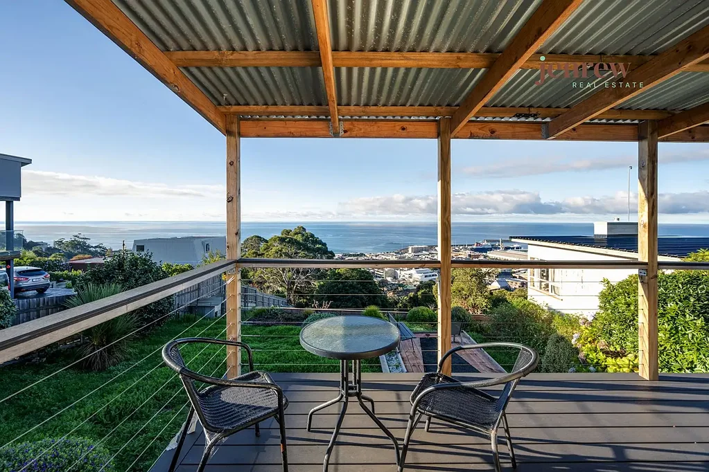 Montello 3房  Extraordinary Sea views, a little dash of Retro!