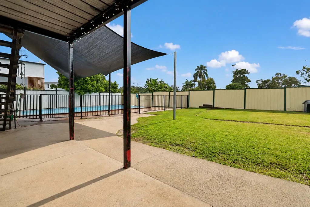 Cleveland 3Phòng ngủ Bayside Family Entertainer with Double Side Access and Pool! A home an a future Investment!