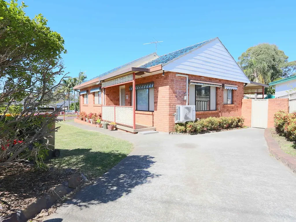 Modern 4 Bedroom Home - Great Location