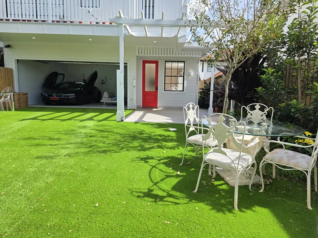 Clayfield 3房 Clayfield优越地段 壮丽日出 永久产权 Miele电器 宽敞花园 双车库 尊贵私校云集 Victorian Home