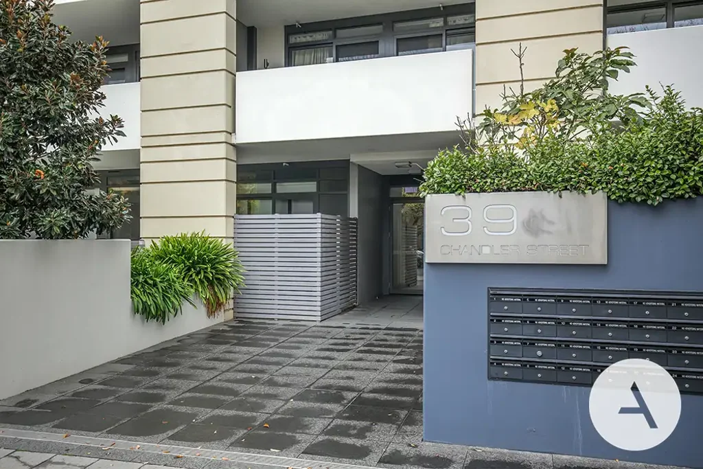 MODERN 1-BEDROOM APARTMENT IN PRIME BELCONNEN LOCATION |