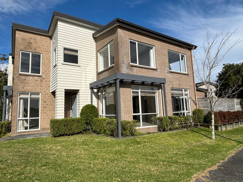 Flintridge Dr - great location