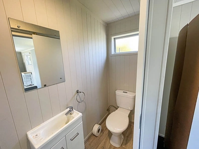 Free standing studio unit