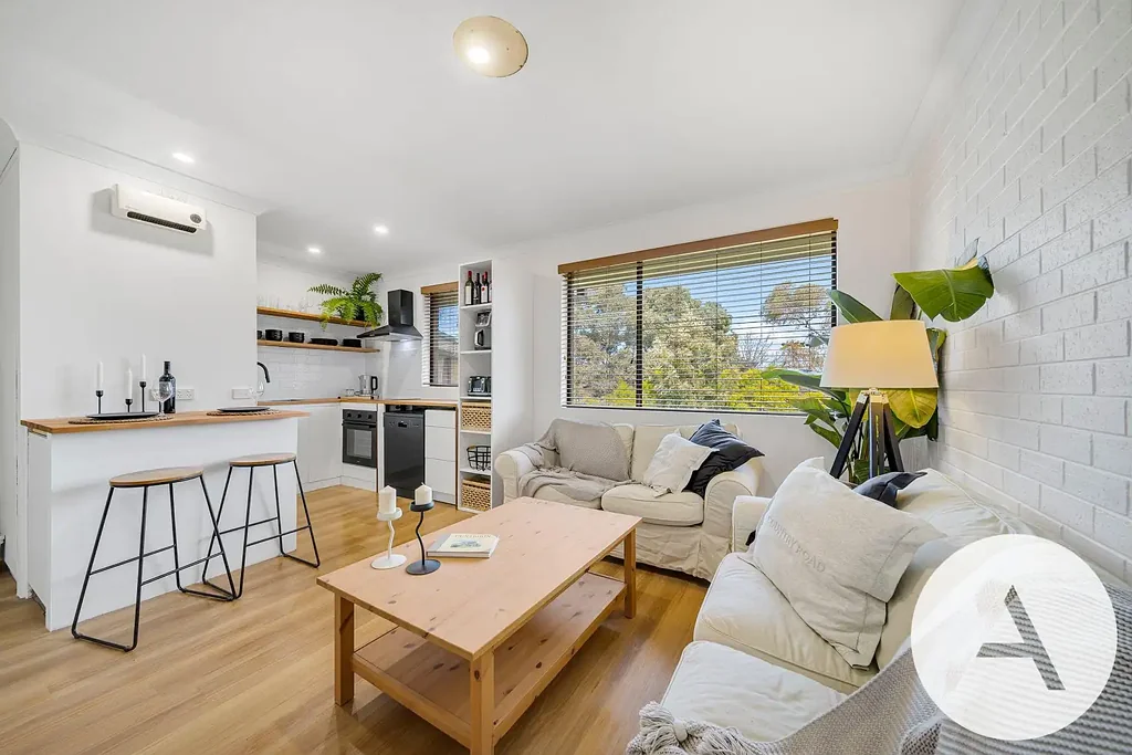 Lyneham 2房  Inner-North Ease - Leafy Views - Updated Two-Bedroom Comfort