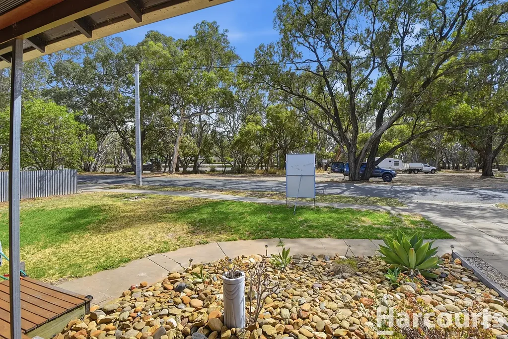 Warracknabeal 3Kwarto Renovated Family Home in Craig Avenue