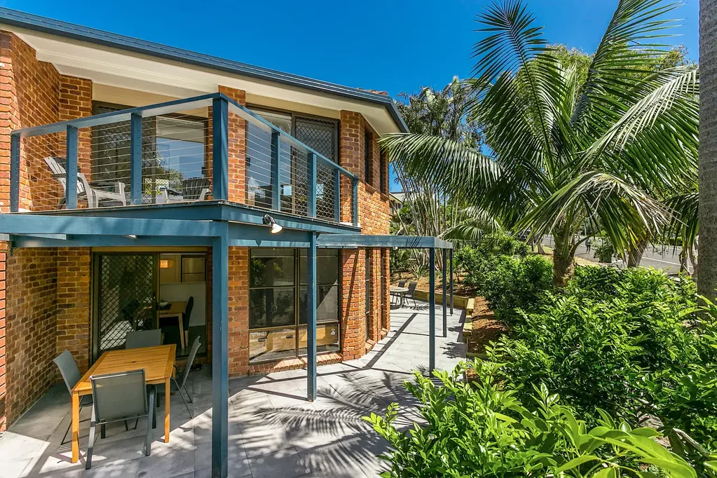 Spacious Coastal Living – Walking distance to the beach