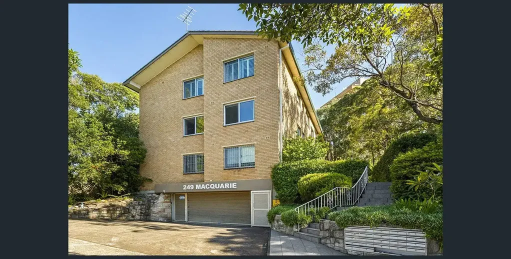 Bright One-Bedroom Apartment with Spacious Sunroom in Prime Cammeray Location