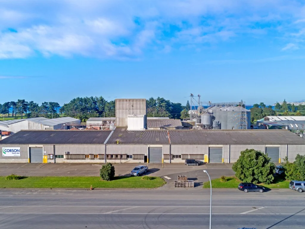 Awapuni Rare, large scale industrial lease