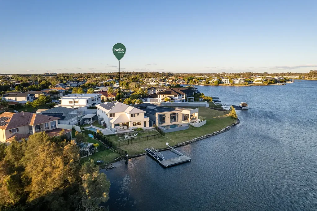 Helensvale 5房  Luxury Waterfront Home, Just a Short Ride to the Broadwater