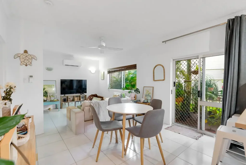 Yorkeys Knob 2Moenga Low-Maintenance Coastal Living – Walk to the Beach
