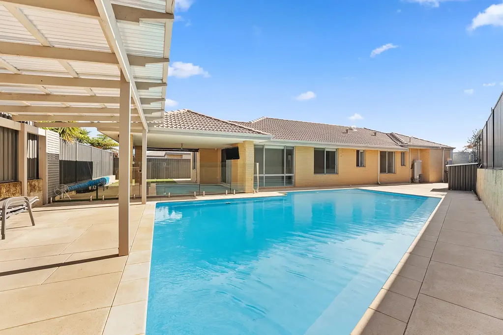 Fabulous Family Home with a Pool!