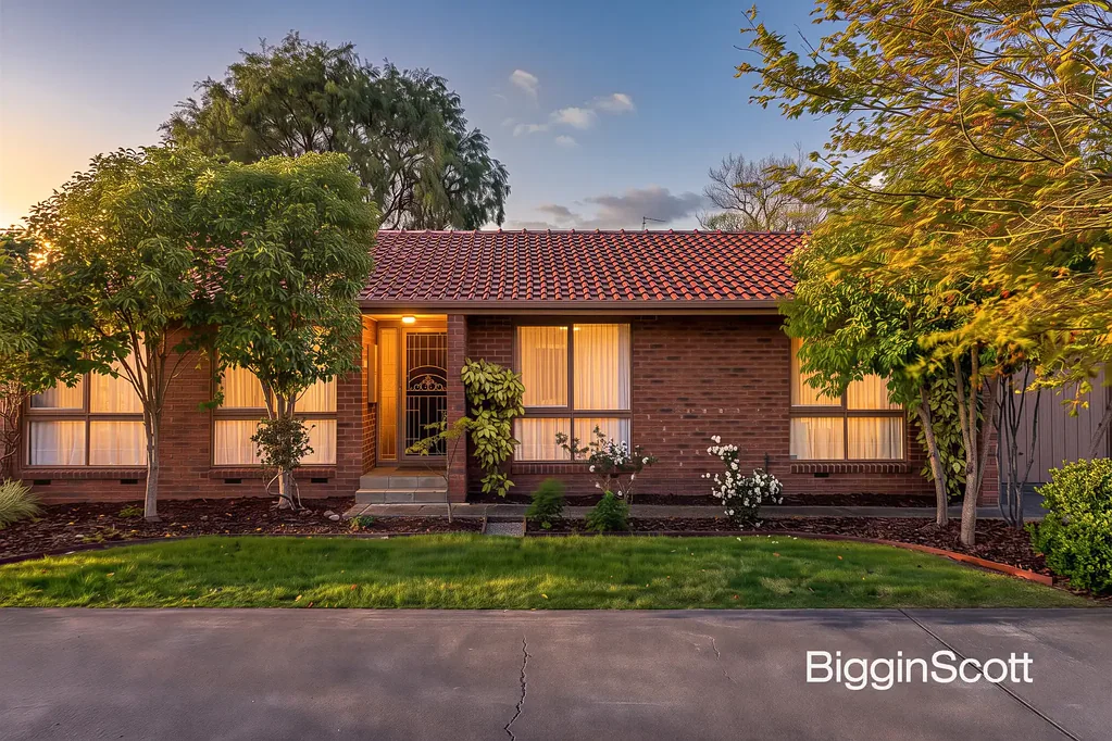 Glen Waverley 3બેડરૂમ RENOVATED COMFORT IN BRENTWOOD SECONDARY ZONE!