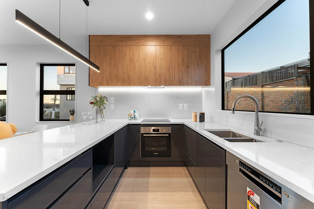 New Lynn 3 Slaapkamer Move-in Ready – Title and CCC Issued