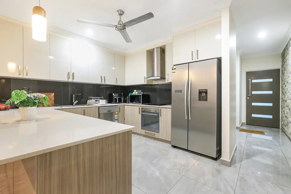 Zuccoli 4ห้องนอน Welcome to 34 Tuckeroo Boulevard, nestled in the thriving suburb of Zuccoli, just minutes from Palmerston.