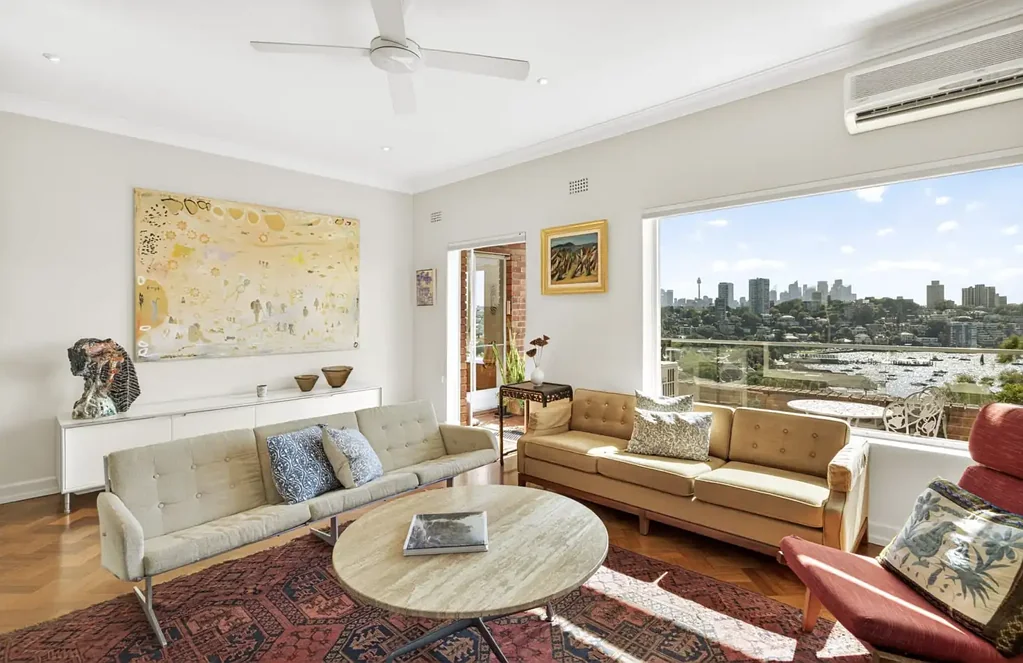 Top Floor Apartment With Views