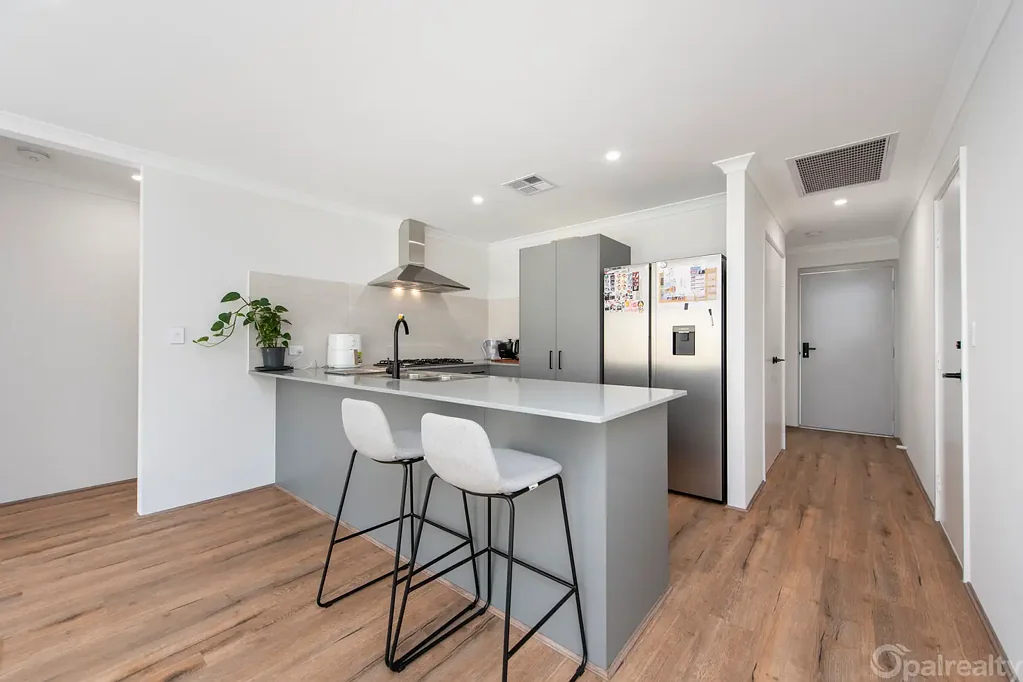Mandurah 3房  Brand new. Ultra-modern. Walk to everything convenience.