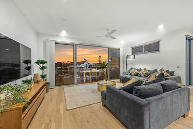 लिविंग रूम - Address Withheld, Newport, QLD 4020
