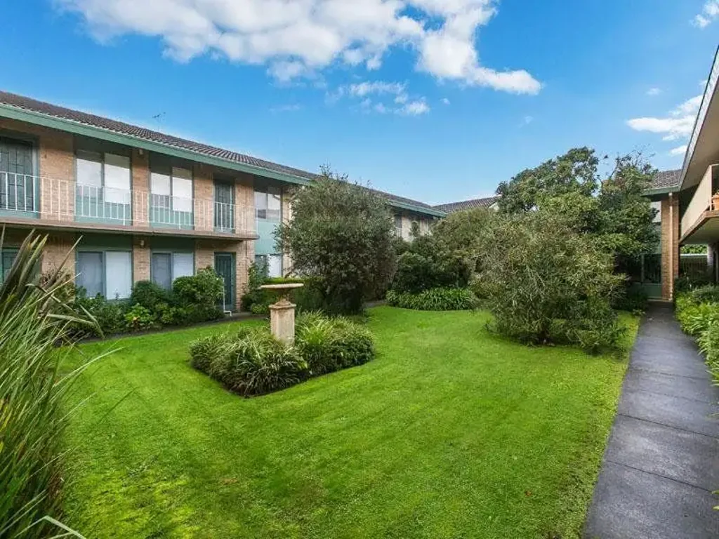 Leafy Carnegie Living - Walk to Shops, Cafés & the Station| FLARE REAL ESTATE