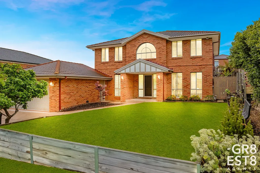 Narre Warren South 4房 Narre Warren South热门区域 603sqm宽敞地块 四卧带步入式衣帽间 主卧带spa浴缸 四个独立起居区 全年舒适冷暖系统 巨大遮盖露台 双车库后卷帘门 步行火车站商圈 Where Comfort Meets Class - Your Family Oasis Awaits!