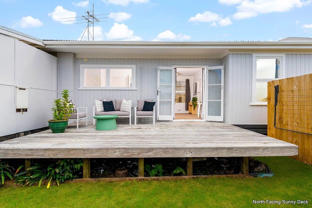 Te Atatu South 2chambre Bigger Land. Brighter Living. Better First Home.