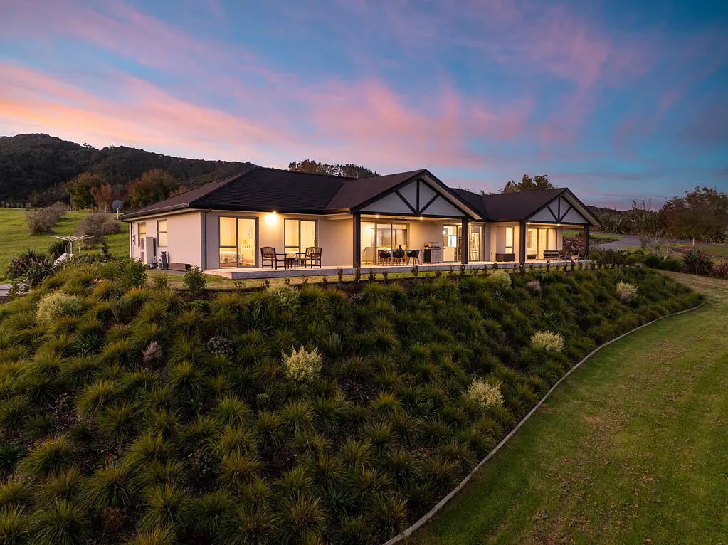 Mangawhai 4कमरा Idyllic Living with Luxe Comforts