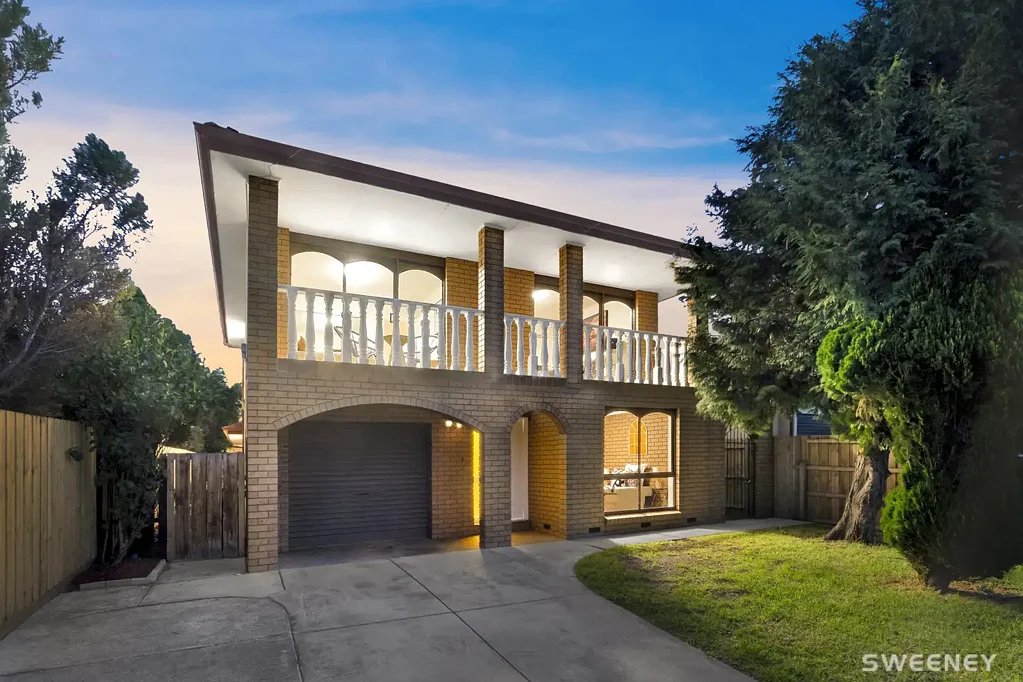 Altona Meadows 4Moenga Family Space On A Grand Scale