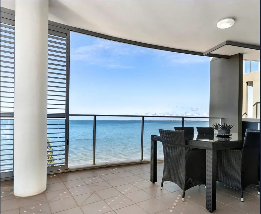 Clontarf 3 Bedroom Exclusive Beachfront Penthouse with Private Rooftop!