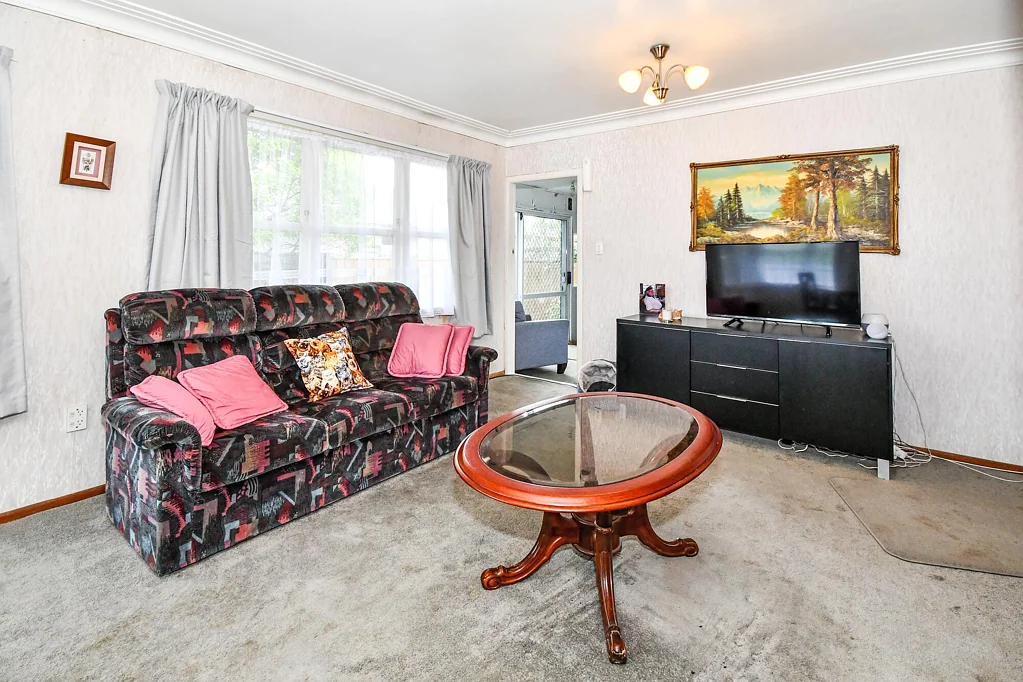 Papatoetoe 2房  End Unit In Block Of 3!