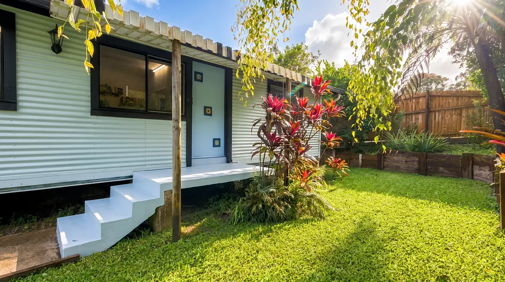 East Innisfail 3Kwarto A Home with Heart in a Lovely East Innisfail Setting