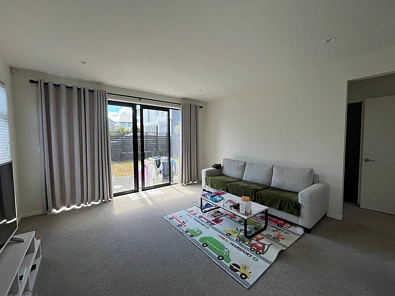 MODERN 5 BEDROOM HOME