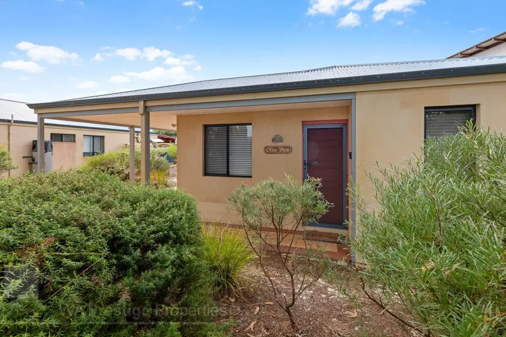 Albany 2Moenga Attention Investors!  Fully Furnished & Equipped Beach Cottage in rural habitat, very close to the ocean!