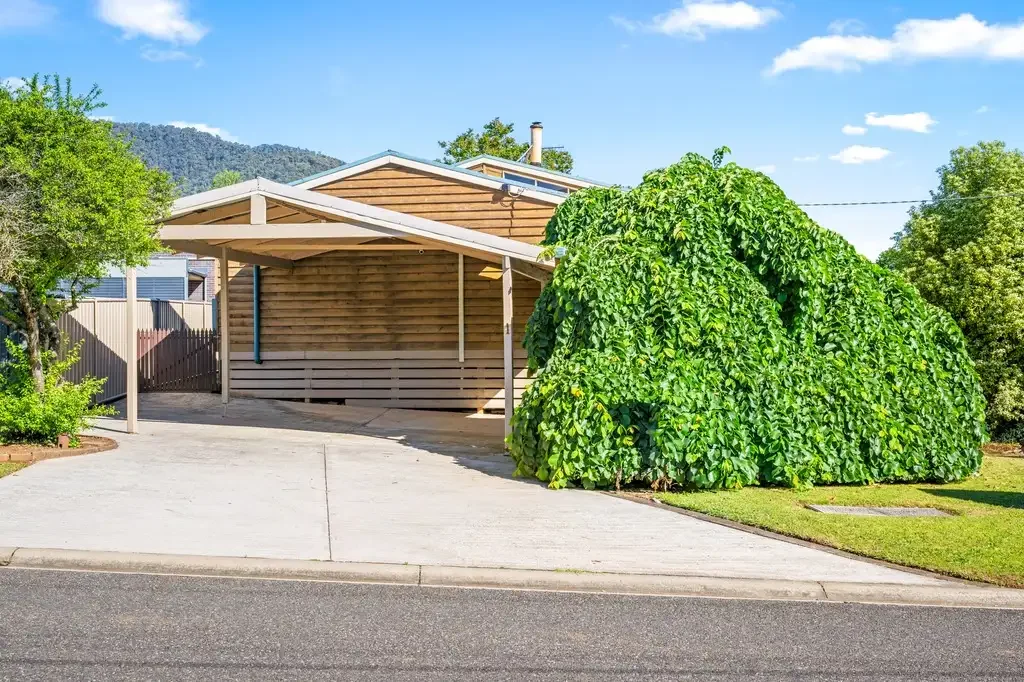 Tawonga South 4Kwarto Split-Level Charm with Bogong Views