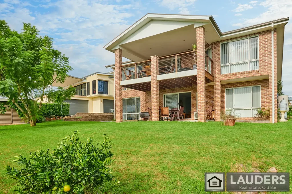 Taree 4 Bedroom Simply Perfect - Views, Space and Serenity