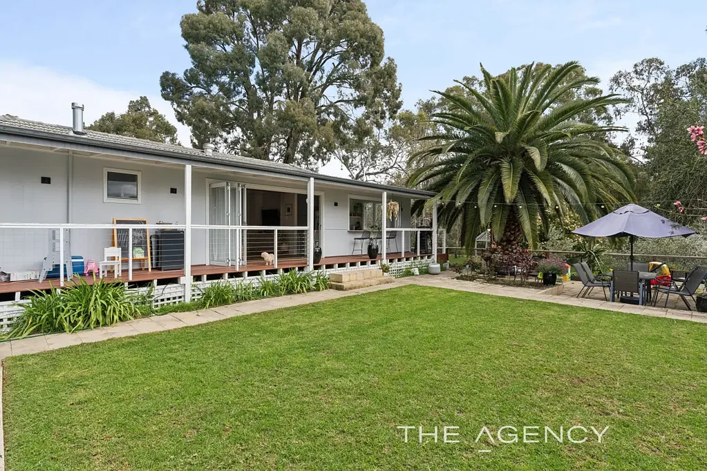 Mount Helena 4ਬੈੱਡਰੂਮ A Beautifully Renovated Hills Home on 2,023sqm