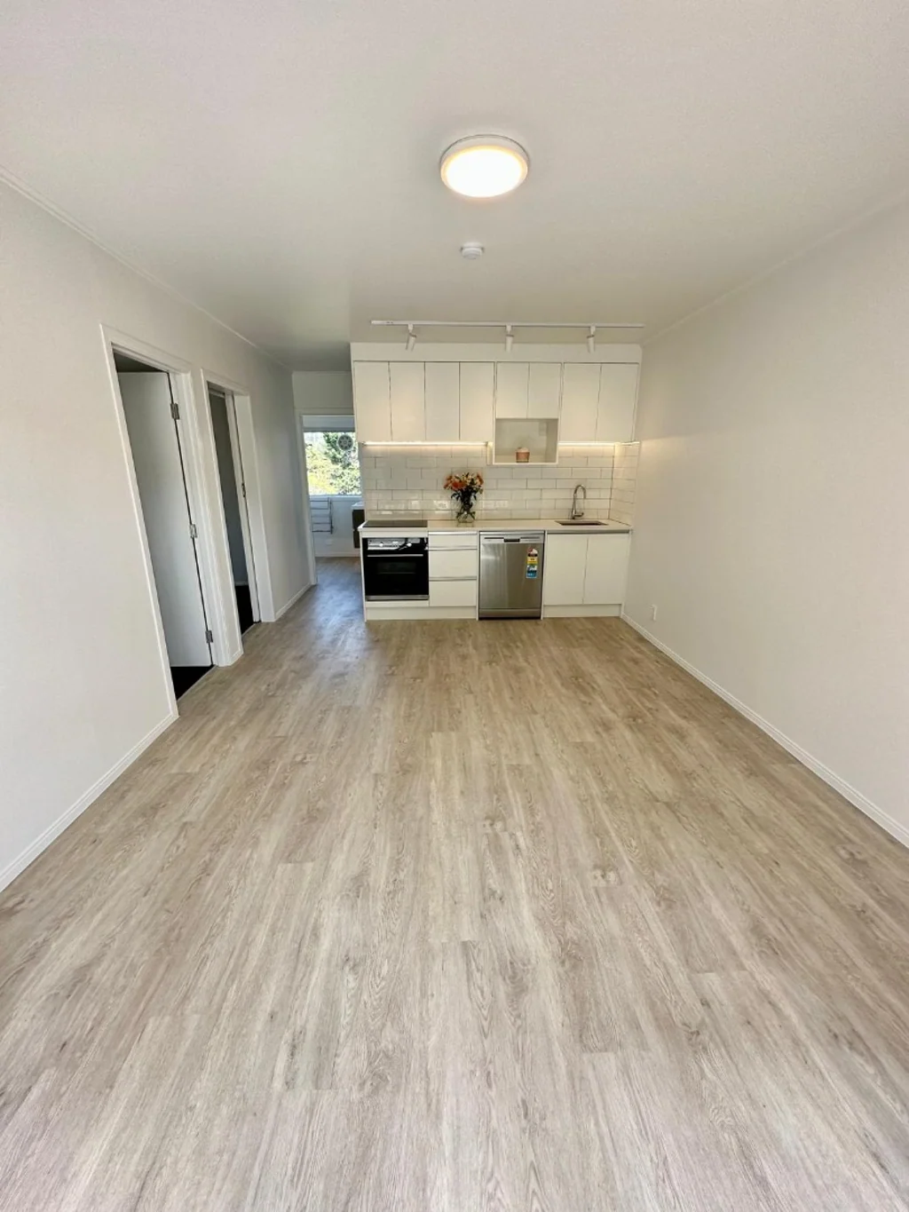 2/40 Kempthorne Cres, Mission Bay - 2 bedrooms + 1 study, 1 bathroom