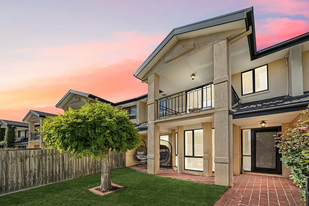 Palmerston 3ਬੈੱਡਰੂਮ Separate-Titled Home Overlooking Parklands