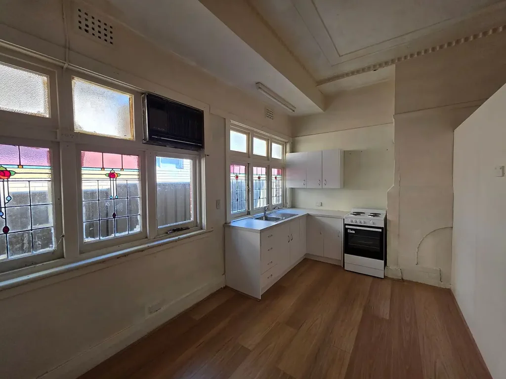 Freshly Updated Two-Bedroom Flat in Convenient Central Location