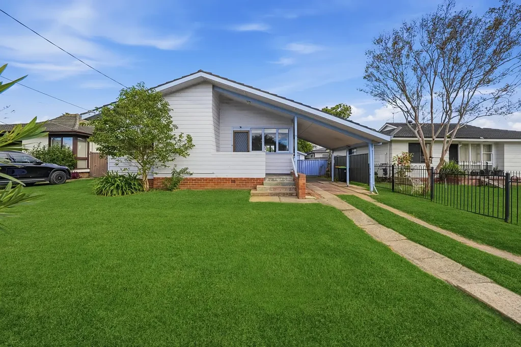 Hebersham 3ห้องนอน Family Home with Granny Flat Potential (STCA)