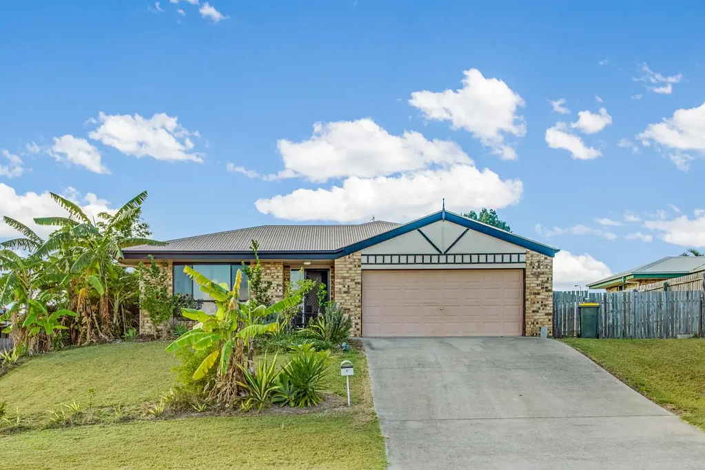 THIS TIDY ENTRY LEVEL, LOW MAINTENANCE HOME WILL NOT DISAPPOINT!