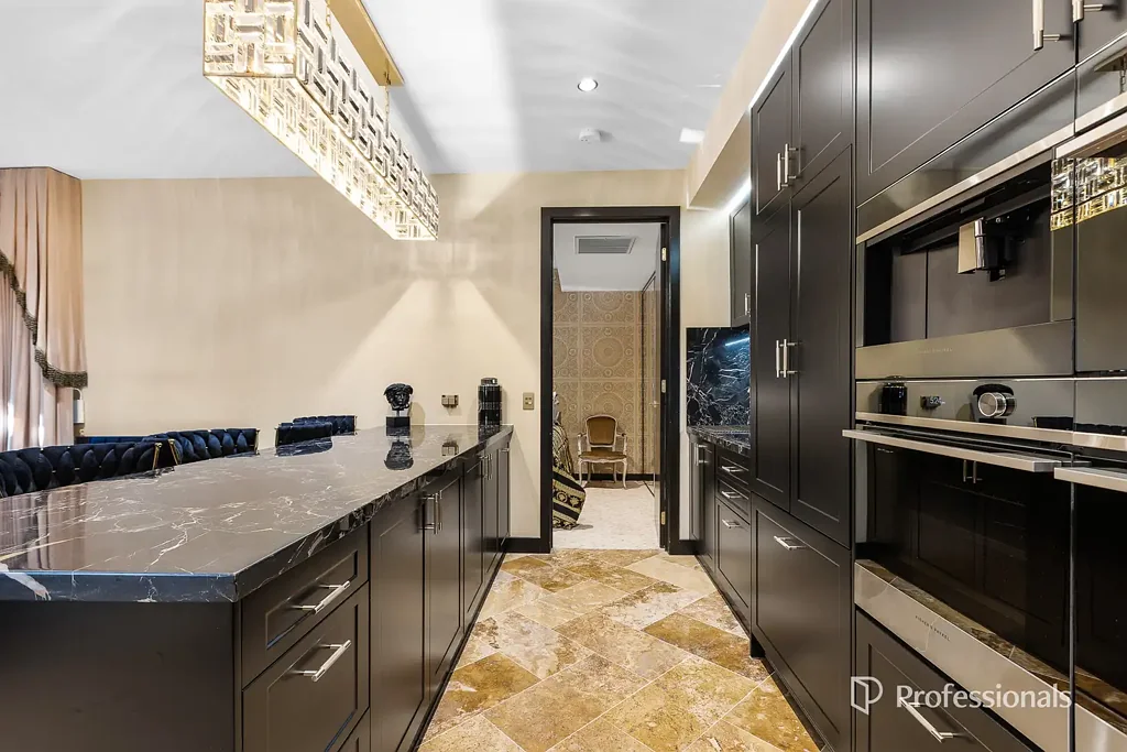 Indulge in Unrivalled Bayside Luxury – A 5-Star Fully Furnished Beachside Sanctuary