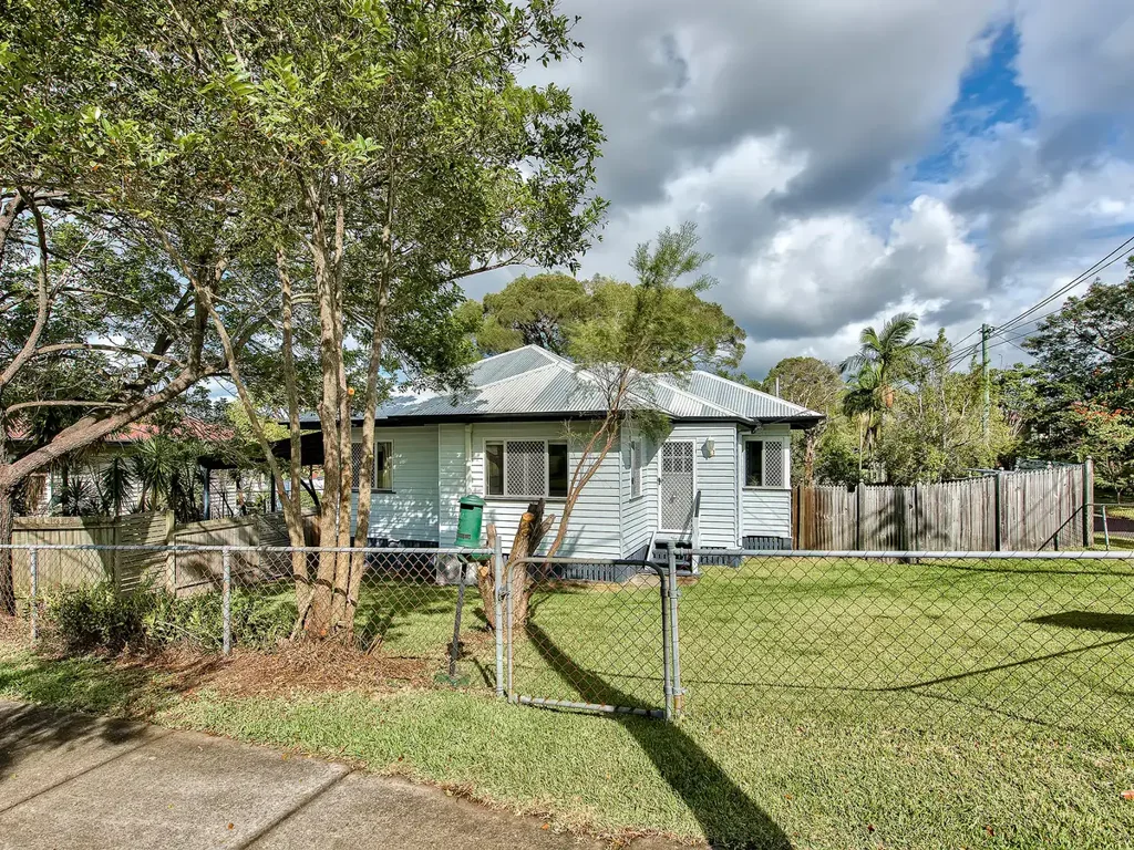 Stafford 3 Bedroom QUIET POSITION, GENEROUS LANDHOLDING, EXCELLENT POTENTIAL!